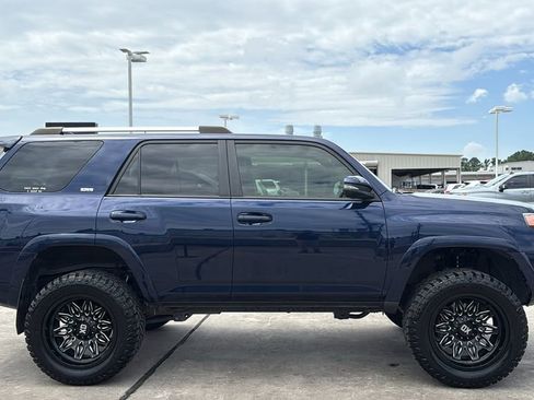 Used 2022 Toyota 4Runner SR5 Premium AWD/4WD image 6