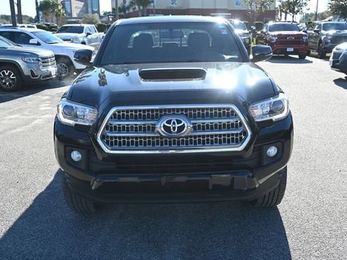 Used 2017 Toyota Tacoma SR image 8