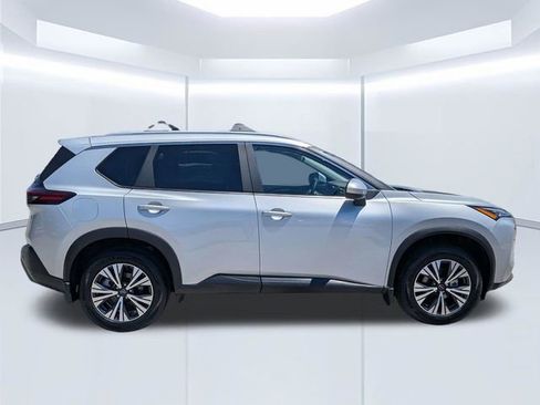 Used 2023 Nissan Rogue SV w/ SV Premium B Package FWD image 3