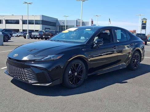 Certified 2025 Toyota Camry SE image 3