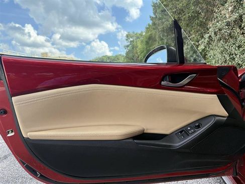 Used 2019 MAZDA MX-5 Miata RF Grand Touring RWD image 15