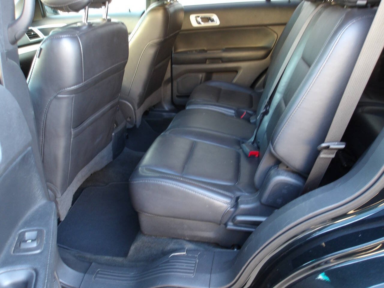 Used 2014 Ford Explorer XLT w/ Equipment Group 202A FWD image 26