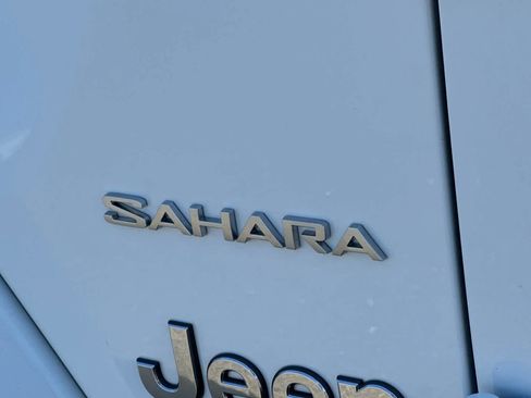 Used 2021 Jeep Wrangler Unlimited Sahara AWD/4WD image 33