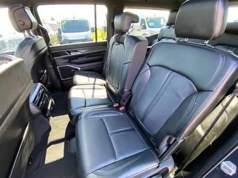 Used 2024 Jeep Wagoneer Series II w/ Premium Group I AWD/4WD image 15