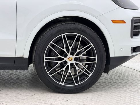 Used 2024 Porsche Cayenne AWD image 12