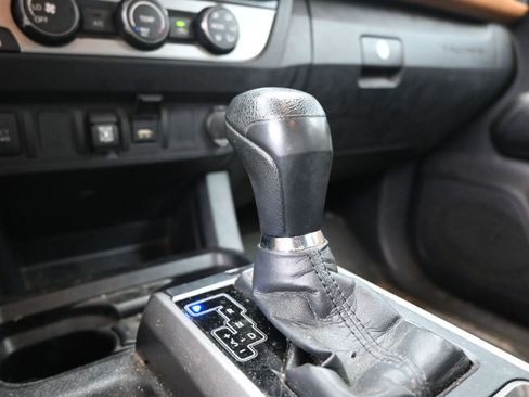 Used 2020 Toyota Tacoma SR5 image 15