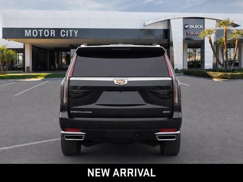 Certified 2023 Cadillac Escalade ESV Premium Luxury w/ Performance Package AWD/4WD image 7