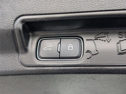 Used 2022 Ford Explorer XLT w/ Equipment Group 202A image 16