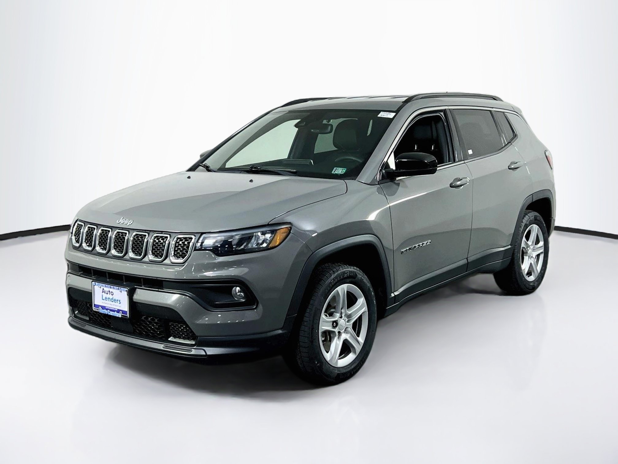 Used 2023 Jeep Compass Latitude w/ Convenience Group AWD/4WD image 1