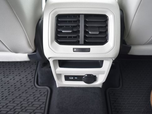Used 2022 Volkswagen Tiguan SE AWD/4WD image 30