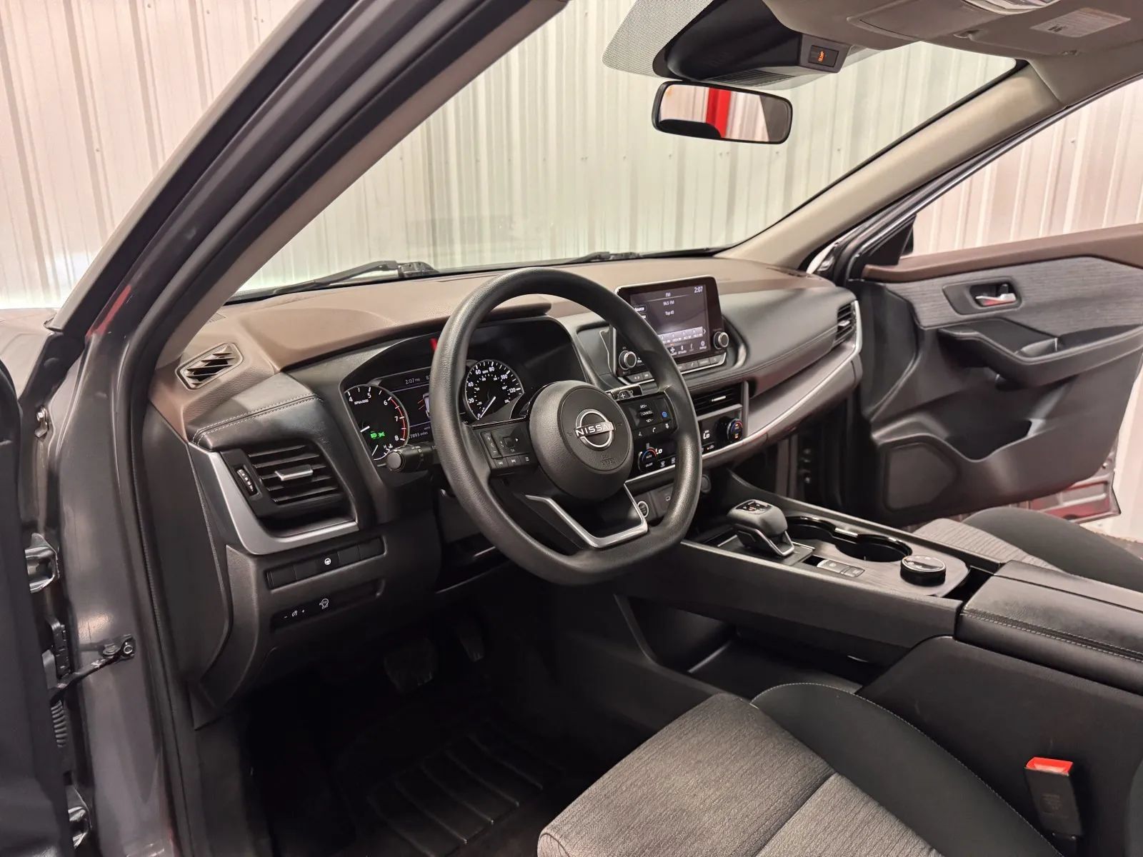 Used 2023 Nissan Rogue SV AWD/4WD image 34