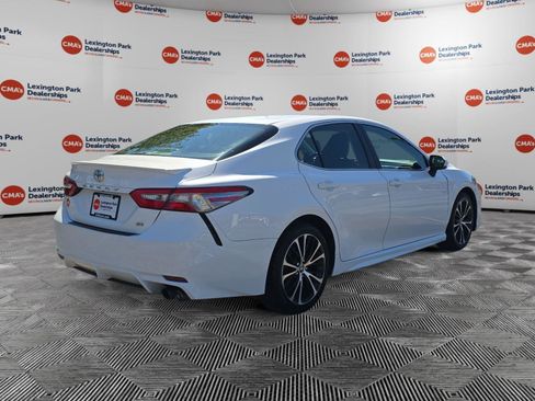 Used 2018 Toyota Camry SE w/ Moonroof Package FWD image 7