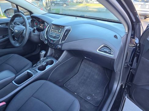 Used 2017 Chevrolet Cruze LT w/ Convenience Package image 13