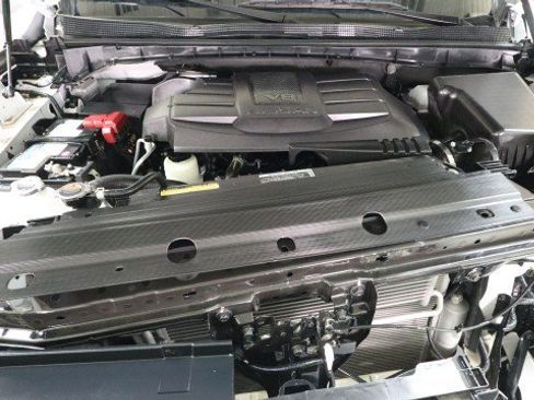 Used 2024 Nissan Titan SV AWD/4WD image 20