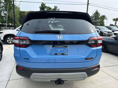 Certified 2025 Honda Pilot TrailSport image 6