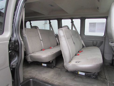 Used 2017 Chevrolet Express 3500 LT w/ LT Preferred Equipment Group image 5