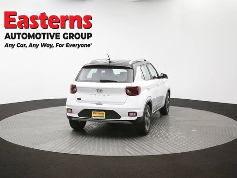 Used 2025 Hyundai Venue Limited FWD image 38