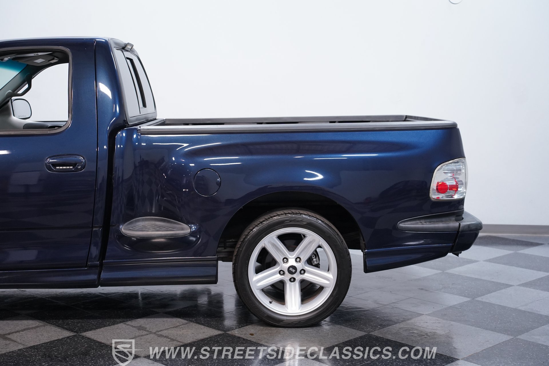 Used 2002 Ford F150 Lightning RWD image 21