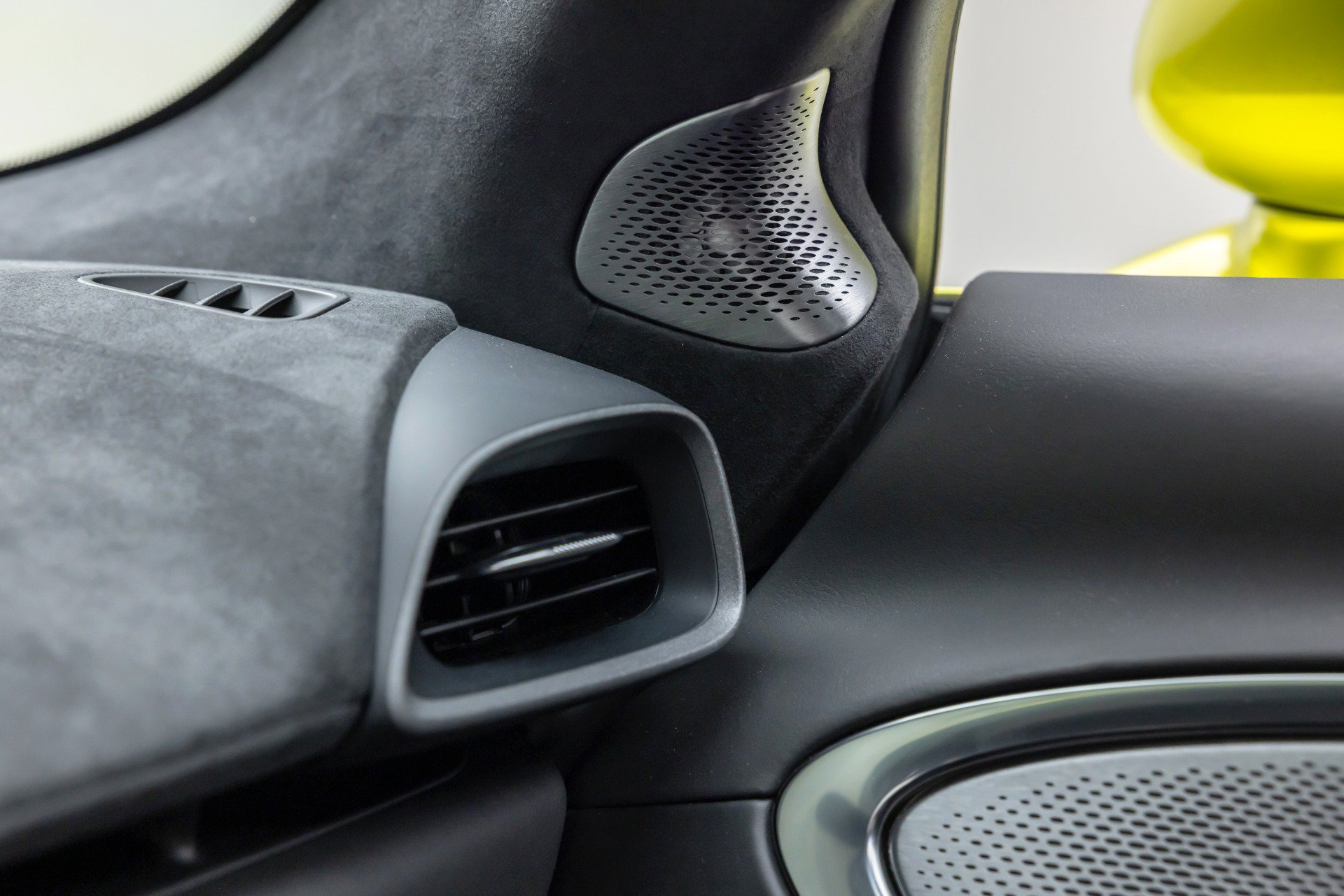 Used 2025 McLaren Artura Spider RWD image 53