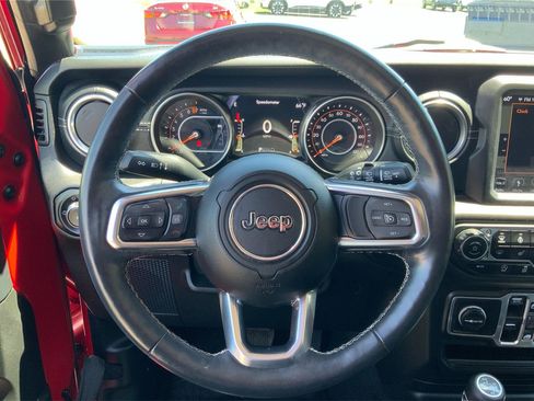 Used 2018 Jeep Wrangler Unlimited Sahara AWD/4WD image 16