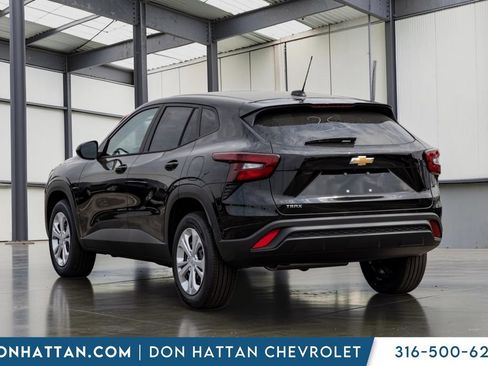 New 2026 Chevrolet Trax LS FWD image 21