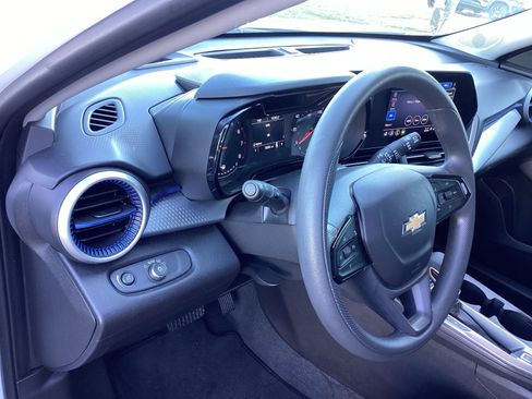 Used 2025 Chevrolet Trax LS image 8