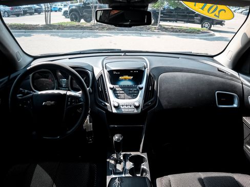 Used 2017 Chevrolet Equinox LS FWD image 27
