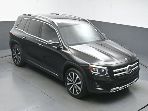 Used 2020 Mercedes-Benz GLB 250 w/ Premium Package image 19