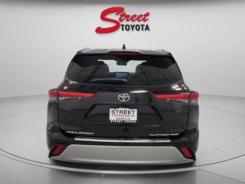 Used 2022 Toyota Highlander Platinum AWD/4WD image 3