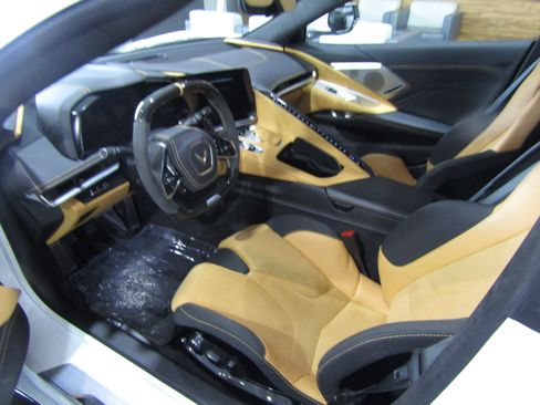 Used 2024 Chevrolet Corvette Z06 w/ Z07 Performance Package image 8