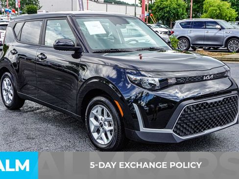 Used 2025 Kia Soul LX w/ LX Technology Package FWD image 3