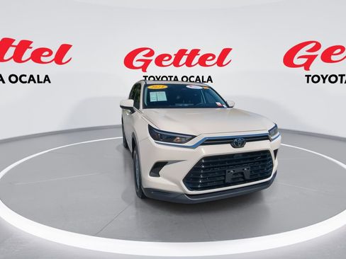 Used 2024 Toyota Grand Highlander Limited image 3