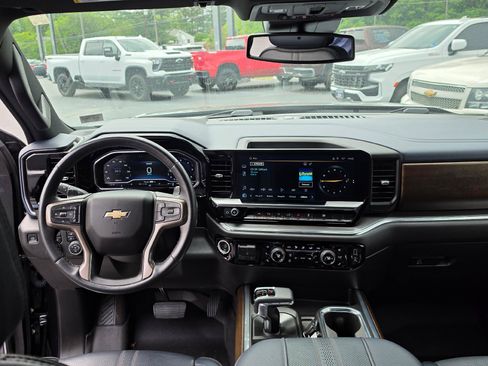 Used 2023 Chevrolet Silverado 1500 High Country AWD/4WD image 16