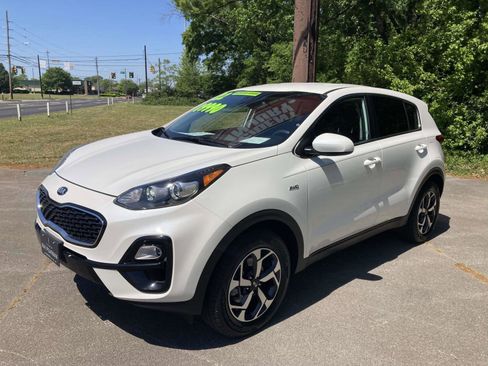 Used 2022 Kia Sportage LX image 9