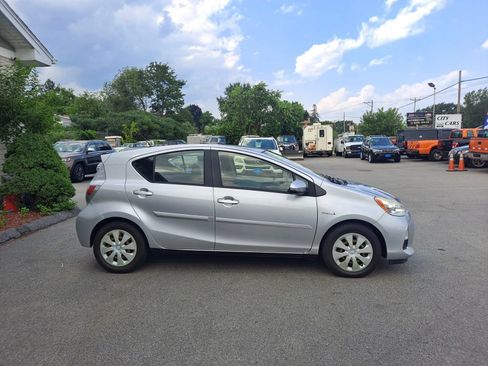 Used 2013 Toyota Prius C Two FWD image 4
