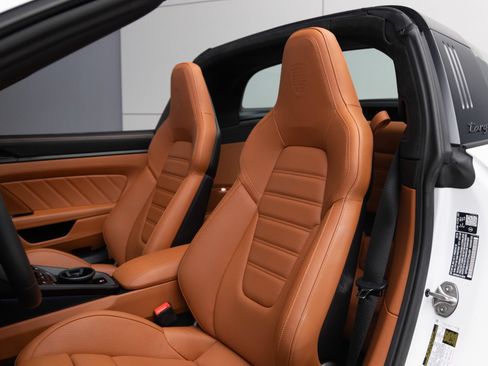 Certified 2026 Porsche 911 Targa 4 GTS AWD/4WD image 2