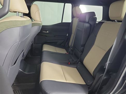 Used 2025 Lexus GX 550 image 8