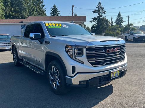 Used 2022 GMC Sierra 1500 SLT w/ SLT Premium Plus Package AWD/4WD image 14
