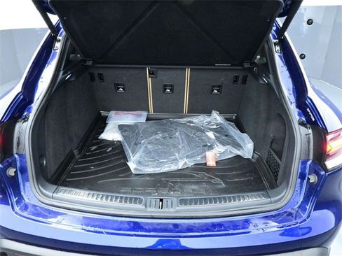 Used 2024 Porsche Macan image 16