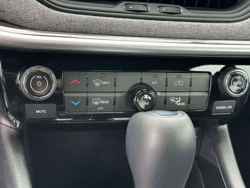 Used 2023 Jeep Compass Latitude w/ Sun and Sound Group AWD/4WD image 27