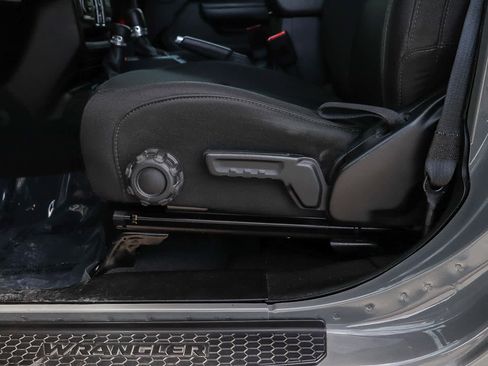 Used 2018 Jeep Wrangler Unlimited Sport S image 22