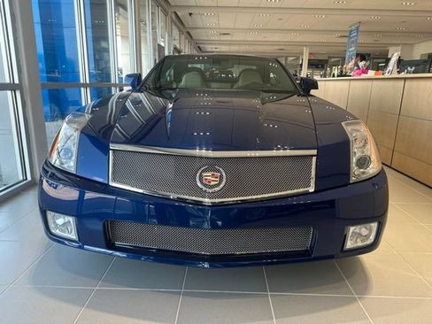 Used 2007 Cadillac XLR V RWD image 2