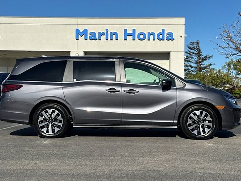 New 2026 Honda Odyssey EX-L image 3