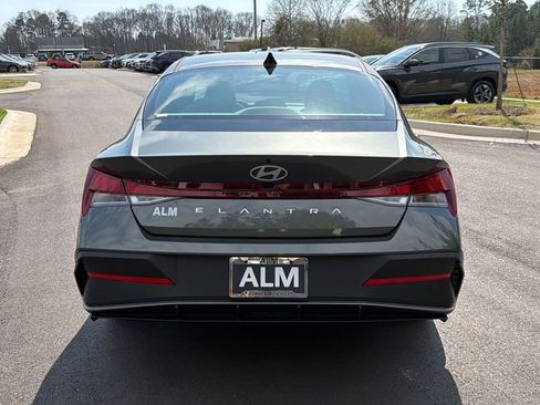 New 2026 Hyundai Elantra SE image 6