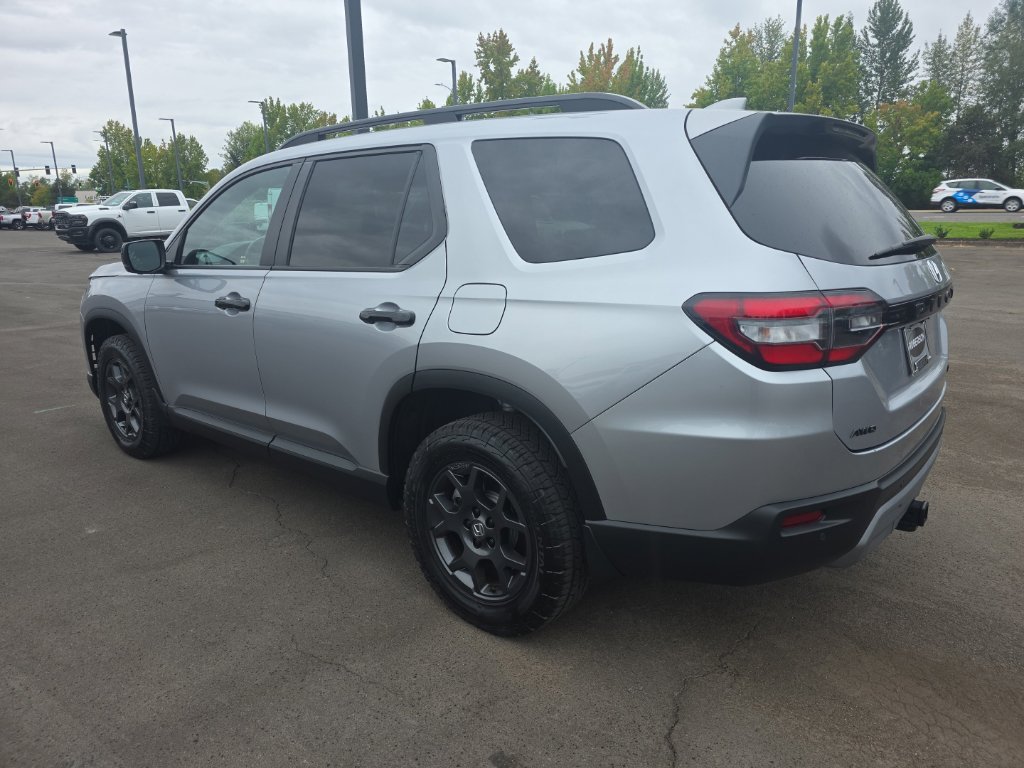 Used 2025 Honda Pilot TrailSport image 3