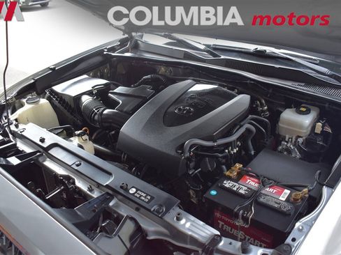 Used 2018 Toyota Tacoma TRD Off-Road image 33