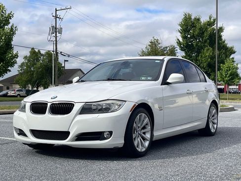 Used 2011 BMW 328i xDrive Sedan AWD/4WD image 3