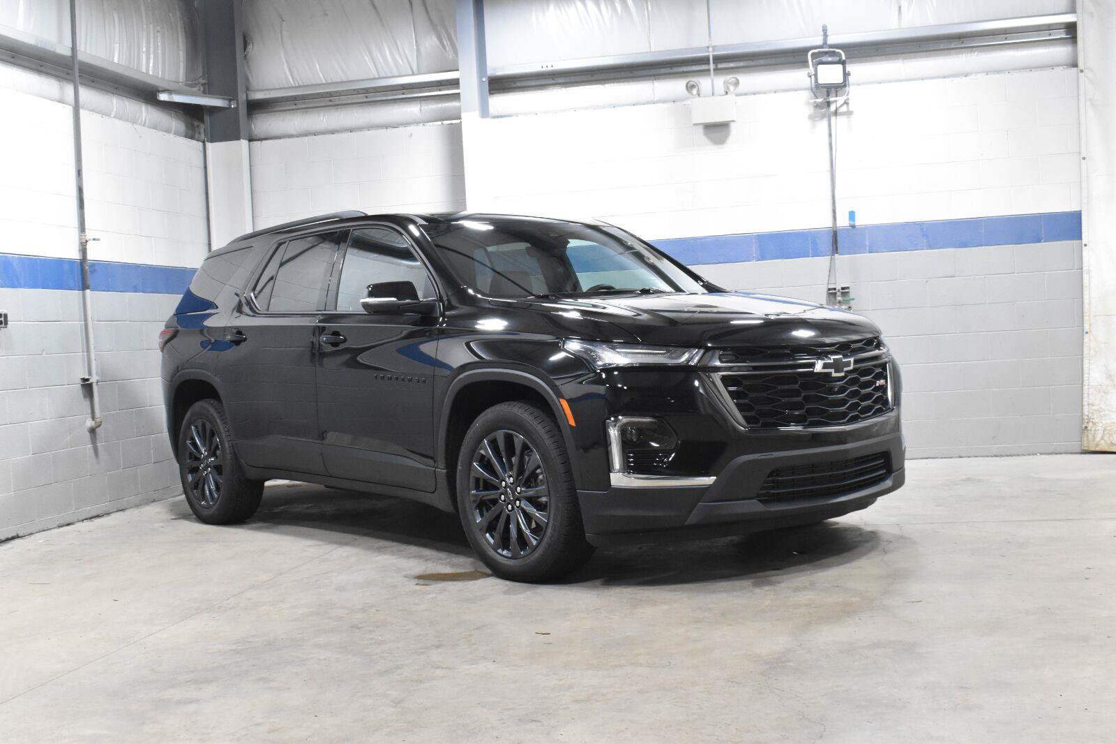 Used 2023 Chevrolet Traverse RS w/ LPO, Floor Liner Package FWD image 31