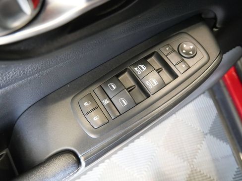 Used 2016 Jeep Cherokee Limited FWD image 16