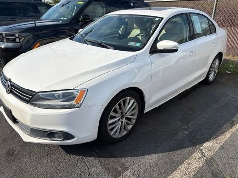 Used 2012 Volkswagen Jetta SEL FWD image 2